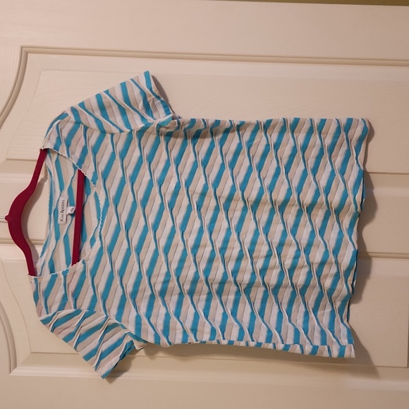 Kim Roger's top is so cute & comfy - Picture 1 of 7